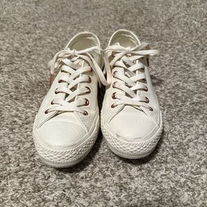 Stylish White Women’s Sneakers